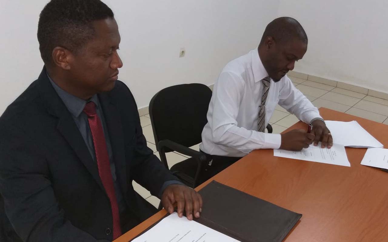 Andre & Mathias Administrador Macia Celebração de contrato em Moçambique