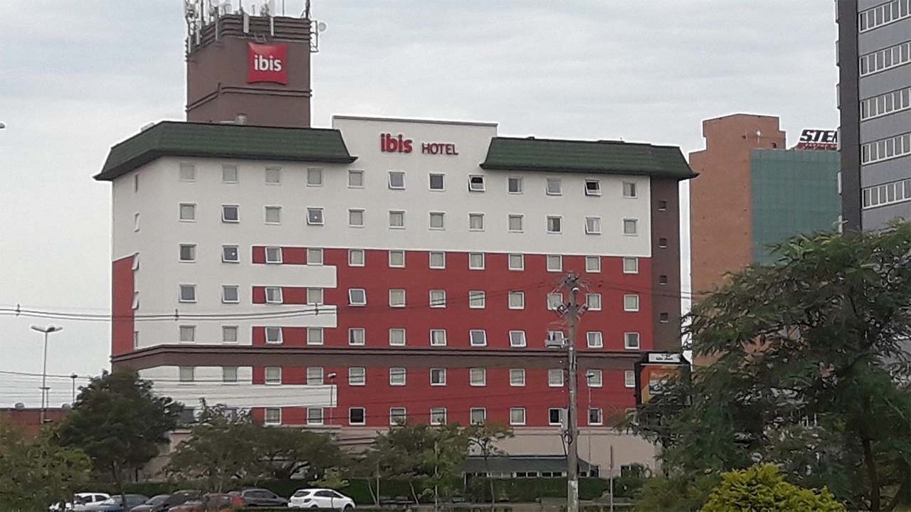 Facade Hotel Ibis Porto Alegre