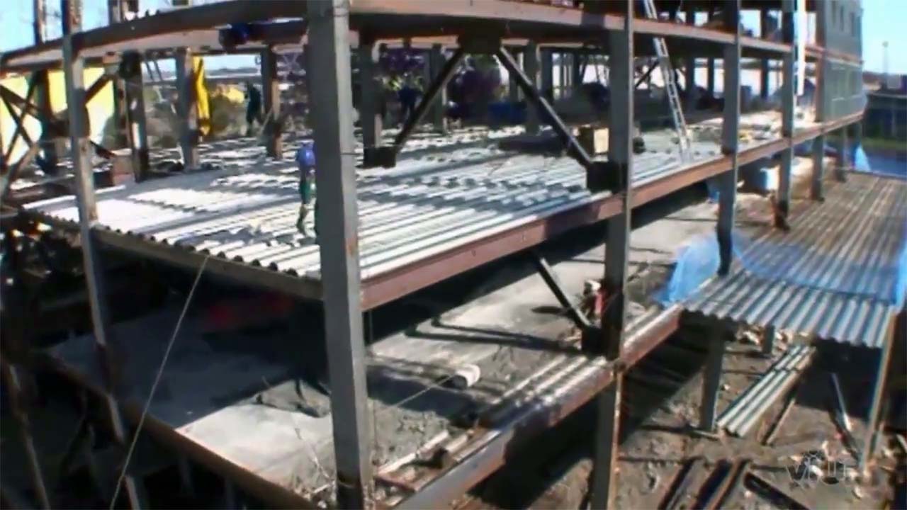 Assembly of the metal structure decks